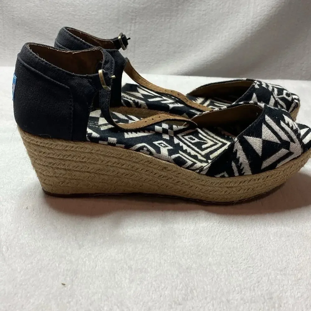 Toms black and white aztec print wedged espadrilles size 9.5